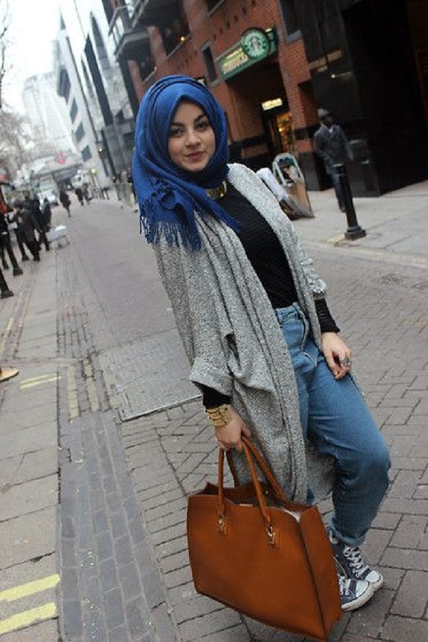 Latest Women Casual Hijab Styles with Jeans Trends 2019 - Galstyles.com